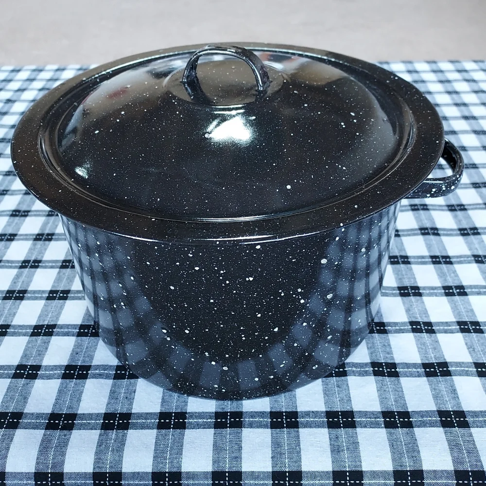 Vintage Style Black Speckled Stock Pot with Lid 6 Quart